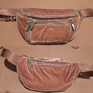 Caraa Sling Velvet Fanny Bag in Rose color